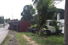 Lepas Kendali di Tikungan,...