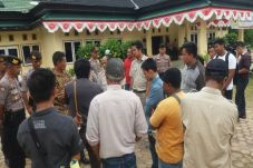 Tuntut Transparansi,...
