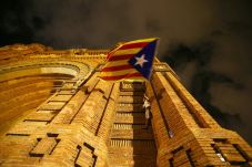 Pemimpin Catalonia Deklarasikan...