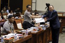 Kapolri Minta DPR Bantu...