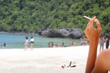 Thailand Larang Turis...