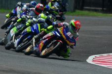 Yamaha Terjunkan Pembalap...