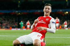 Mesut Oezil Siap Perpanjang...