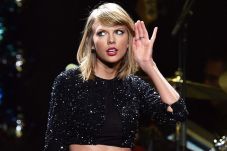 Taylor Swift Luncurkan...