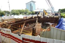 Longsor di Tiang Pancang...