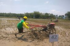 Kementan Sebar Alat...