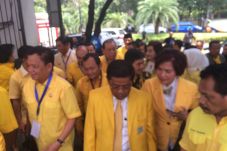 Partai Golkar Daftar...