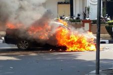 Mobil Pemuda Pemukul...