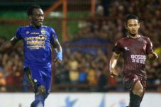 Kecolongan, Persib Keok...