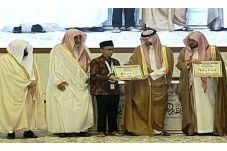 Dua Santri Indonesia...