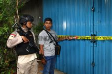 Polisi Buru Pemilik...