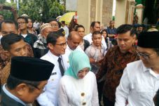 Tiba di Masjid Sunda...