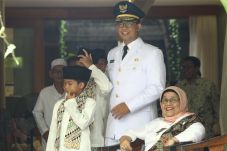 Anies Tiba di Masjid...