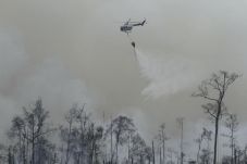 3 Heli Dikerahkan Padamkan...