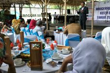 Ridwan Kamil Bandingkan...