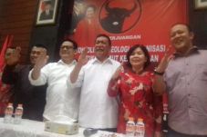 Sambangi PDIP Jabar,...