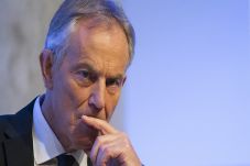 Tony Blair Menyesal...