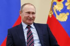Putin Tertawa Terbahak-bahak...