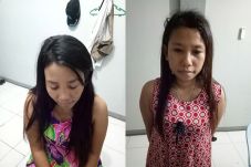 Dua Wanita Muda Ini...