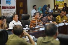 Ekonomi Dalam Negeri...