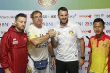 Jan Pluim dalam Sorotan...