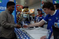 Dijual di Indomaret,...