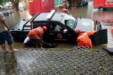 Jalan Terendam Banjir,...