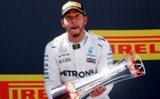 Hamilton Menyambut Predikat...