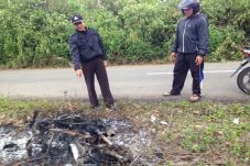 Warga Bakar Motor Remaja...