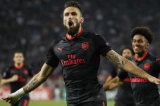 Giroud Sebut Petr Cech...