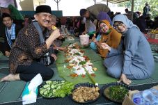 Sambut Hari Santri,...