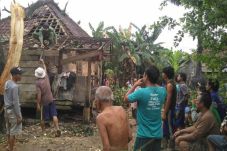 Angin Kencang Rusak...