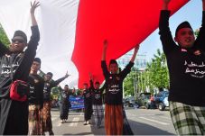 Santri di Semarang Gelar...