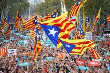 Ambil Alih Barcelona,...