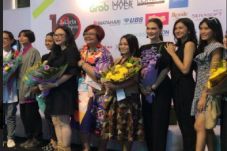 Luna Maya Tak Pede Hadirkan...