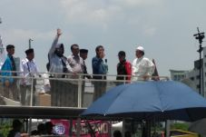 Di Hadapan Pedemo, Anggota...