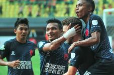 PSM Makassar Ambil Alih...