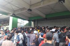 Membludak, Lotus Tutup...
