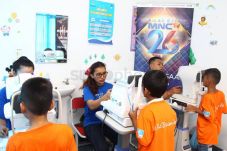 Pembagian Kacamata Gratis...