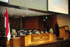 DPR Pede Pemerintah...