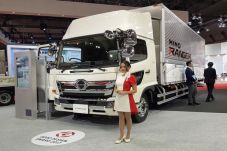 Hino Pajang 5 Truk di...