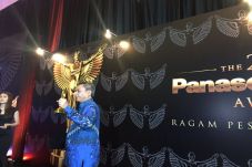 Dunia Terbalik Menangkan...