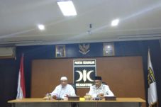 Deddy Mizwar Siap Duel...