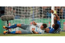 Batshuayi Rajin Bikin...
