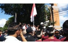 Ribuan Warga Sanur Datangi...