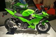 Ninja 400 Mejeng di...