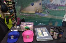Serunya Berburu Merchandise...