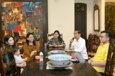 Siapkan Pernikahan Kahiyang,...