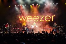 Jaga Eksistensi, Weezer...