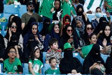 Saudi Izinkan Wanita...